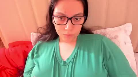 Snapshot of laracamille chatting on 04/21/26, 03:28 lara online show from 04/21/26, 03:28