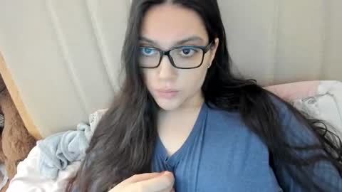 Snapshot of laracamille chatting on 05/28/26, 05:43 lara online show from 05/28/26, 05:43