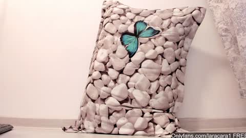 Snapshot of laracara chatting on 01/19/25, 07:57 Lara online show from 01/19/25, 07:57