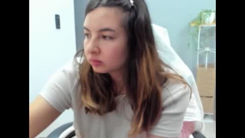 Lara online show from 06/01/26, 03:30