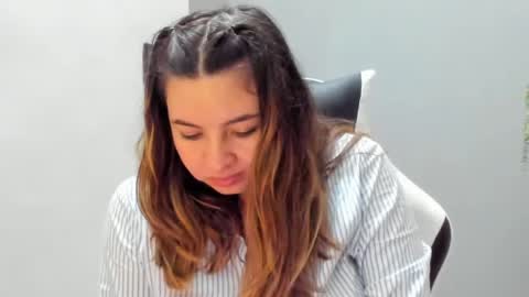 Lara online show from 06/17/26, 02:47