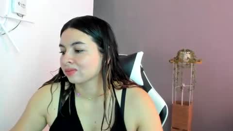 Lara online show from 06/17/26, 04:52