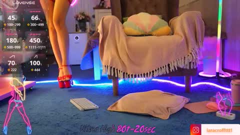 Snapshot of laracroftt chatting on 11/30/25, 09:30 laracroftt online show from 11/30/25, 09:30