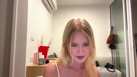 Stella online show from 02/05/26, 10:09