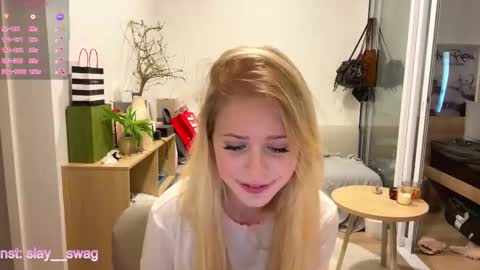 Snapshot of laraineprada chatting on 03/19/26, 10:30 Stella online show from 03/19/26, 10:30