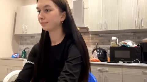 Snapshot of larainerothmiller chatting on 03/25/26, 06:36 lara online show from 03/25/26, 06:36