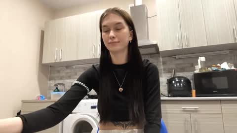 Snapshot of larainerothmiller chatting on 03/27/26, 07:02 lara online show from 03/27/26, 07:02