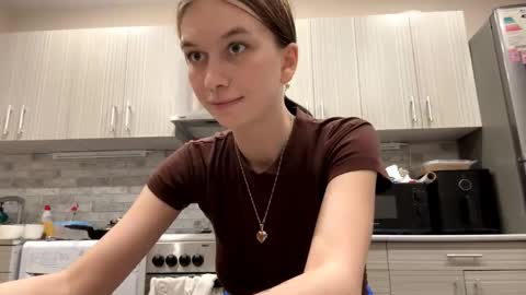 Snapshot of larainerothmiller chatting on 03/28/26, 07:24 lara online show from 03/28/26, 07:24