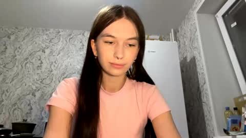 Snapshot of larainerothmiller chatting on 04/17/26, 07:39 lara online show from 04/17/26, 07:39