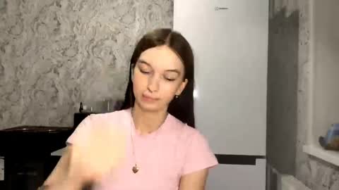 Snapshot of larainerothmiller chatting on 04/18/26, 08:20 lara online show from 04/18/26, 08:20