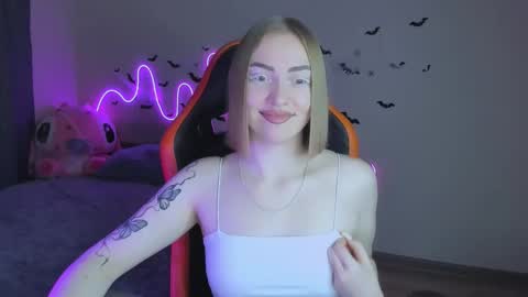 LaraKrein lk online show from 10/28/25, 06:54