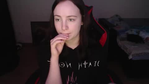 Laralianna online show from 12/15/25, 06:34