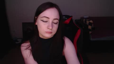 Snapshot of laralianna chatting on 03/25/26, 05:52 Laralianna online show from 03/25/26, 05:52