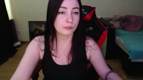 Snapshot of laralianna chatting on 04/17/26, 10:29 Laralianna online show from 04/17/26, 10:29