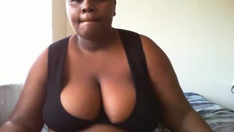 laralovex online show from 12/15/24, 11:12