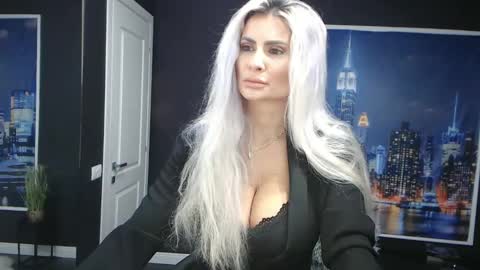 laras_moans online show from 12/05/24, 09:50