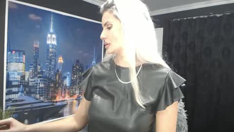 laras_moans online show from 12/28/24, 08:37
