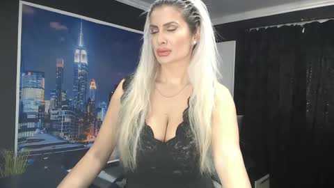 laras_moans online show from 01/01/25, 08:24