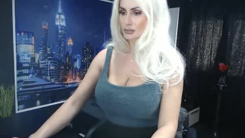 laras_moans online show from 01/27/25, 11:54