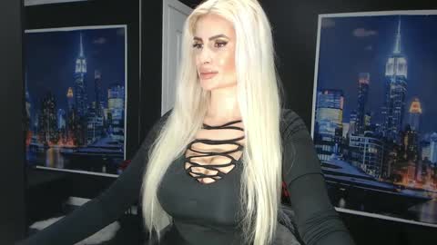 laras_moans online show from 02/25/25, 08:03