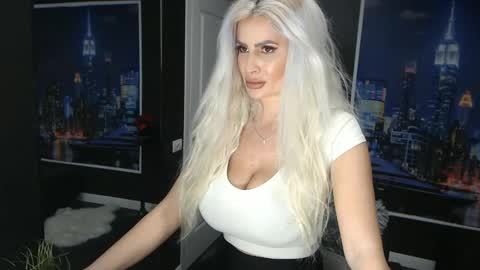 laras_moans online show from 03/05/25, 11:38