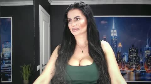 Snapshot of laras_moans chatting on 06/10/26, 10:25 laras_moans online show from 06/10/26, 10:25