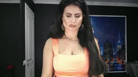 Snapshot of laras_moans chatting on 06/15/26, 06:26 laras_moans online show from 06/15/26, 06:26