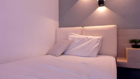 Laura online show from 11/27/25, 10:23