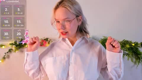 Snapshot of large_ocean chatting on 10/03/25, 05:32 Rose online show from 10/03/25, 05:32