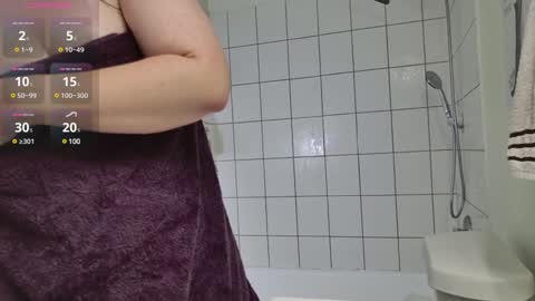 Snapshot of largebootylexi chatting on 12/15/24, 10:18 Lexi online show from 12/15/24, 10:18