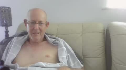 Snapshot of largerthan chatting on 03/11/26, 05:02 largerthan- say hi on entry online show from 03/11/26, 05:02