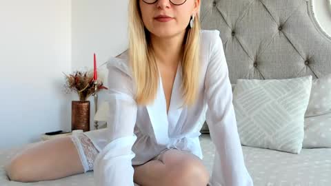 Larissa online show from 01/27/25, 12:48