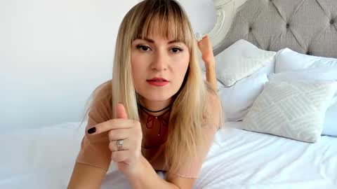 Larissa online show from 02/19/25, 01:39