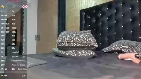 Snapshot of larossx chatting on 09/08/25, 09:47       online show from 09/08/25, 09:47