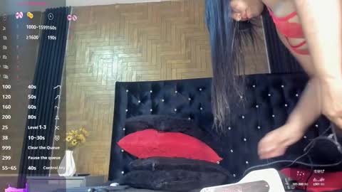 Snapshot of larossx chatting on 10/11/25, 08:07       online show from 10/11/25, 08:07