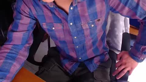 Snapshot of larry_art_a chatting on 02/11/26, 09:09 Larry online show from 02/11/26, 09:09