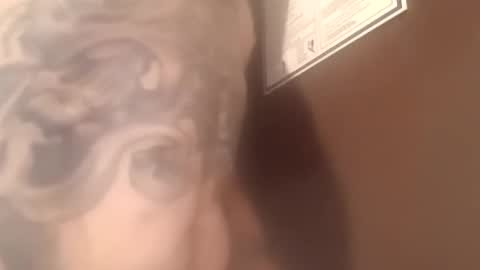 Snapshot of larrybostic45 chatting on 11/05/25, 06:24 larrybostic45 online show from 11/05/25, 06:24