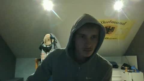 Snapshot of larscivin chatting on 12/17/25, 06:14 Marco online show from 12/17/25, 06:14