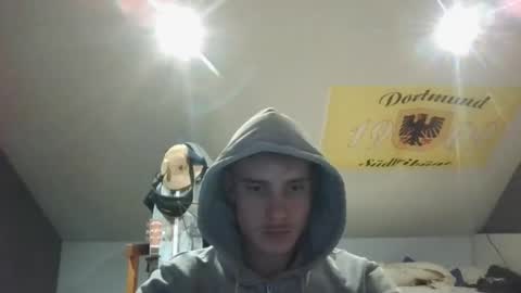 Snapshot of larscivin chatting on 12/18/25, 04:46 Marco online show from 12/18/25, 04:46