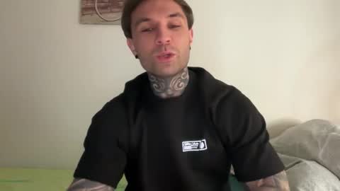 Snapshot of larsskeet chatting on 03/18/26, 02:09 larsskeet online show from 03/18/26, 02:09