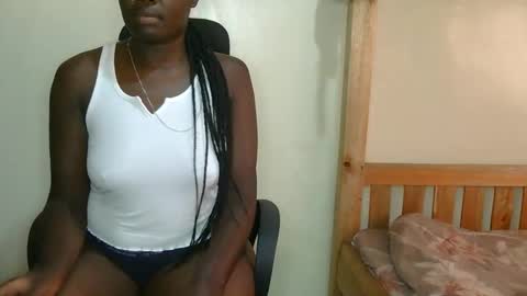 Snapshot of larvy12 chatting on 12/14/25, 12:32 larvy12 online show from 12/14/25, 12:32