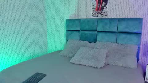 Snapshot of lary_holly chatting on 12/22/25, 09:45 Lary online show from 12/22/25, 09:45