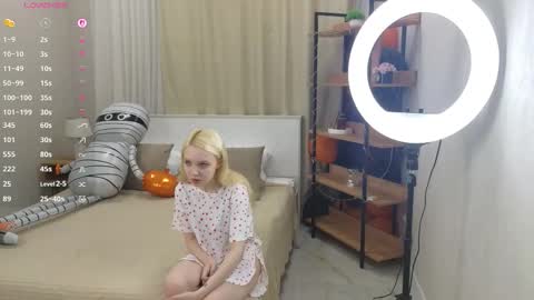 Emilia for my friends Amy online show from 11/07/25, 01:05