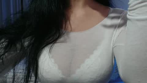 Snapshot of lasolitaauri chatting on 04/08/26, 11:37 Auri online show from 04/08/26, 11:37