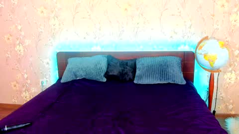 Snapshot of lasscherry18 chatting on 02/24/25, 02:04 LassCherry18 online show from 02/24/25, 02:04