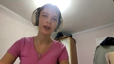 Snapshot of lateshastarnaud chatting on 04/03/26, 09:18 Linet online show from 04/03/26, 09:18