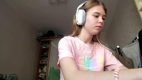 Snapshot of lateshastarnaud chatting on 04/16/26, 08:04 Linet online show from 04/16/26, 08:04