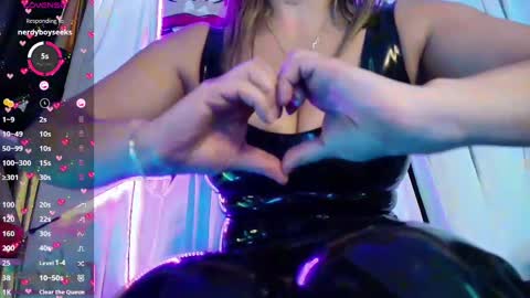 Snapshot of latex_rose_daniels chatting on 03/04/25, 10:49 ROSE online show from 03/04/25, 10:49