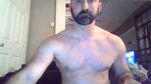 latexcouple2025 online show from 04/06/26, 12:30