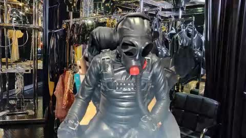 Snapshot of latexlover202 chatting on 11/26/25, 09:27 latexlover202 online show from 11/26/25, 09:27